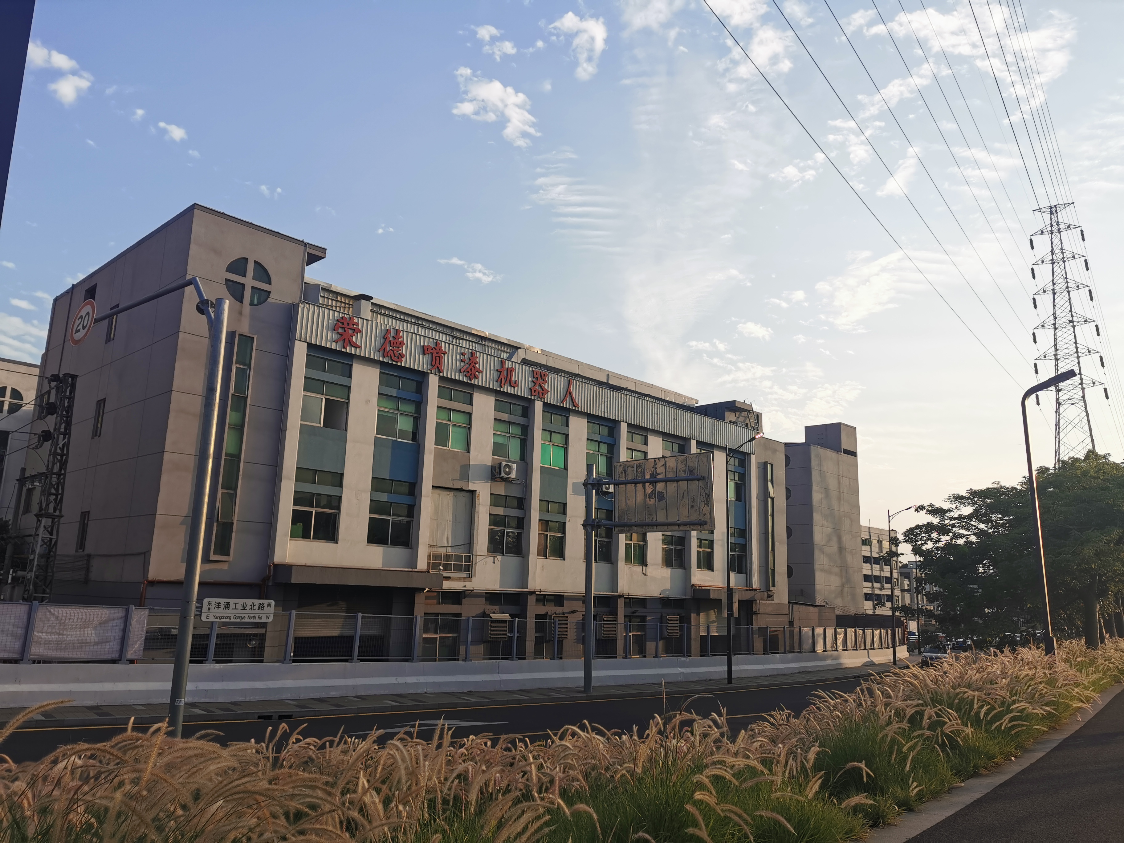 噴涂機(jī)器人哪個(gè)品牌好？榮德23年專注，2年回本，防爆認(rèn)證！